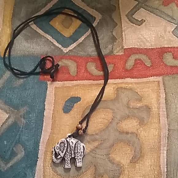 black and white elephant necklace 🐘,❤️💯 - Picture 3 of 5
